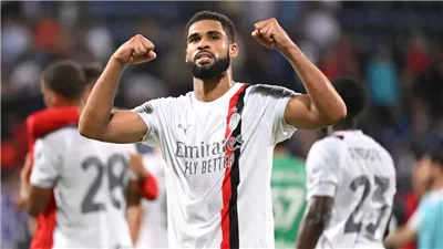 ميلان يقلب تأخره إلى فوز بثلاثية على كالياري