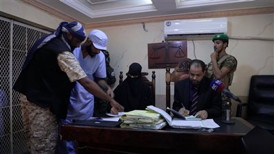 المحكمة الجزائية بعدن تواصل النظر في الحكم بقضايا متهمين بالإرهاب