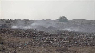 مكب القمامة في وادي دوفس.. كارثة بيئية على قارعة الطريق الدولي (تقرير)