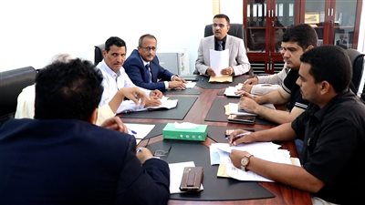 أمين محلي حضرموت يترأس الاجتماع الثاني للجنة العامة للمناقصات لـ2024م 