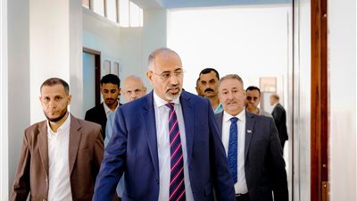 الرئيس الزُبيدي يتفقد سير العمل في الجمعية العمومية