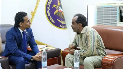 السقاف يناقش الوضع الخدمي والمعيشي للمواطنين في مديرية خورمكسر