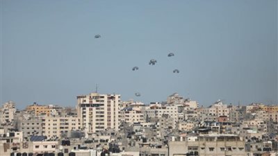 طائرات من 6 دول تشارك في إنزال مساعدات إنسانية لشمال غزة