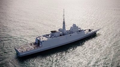 فرقاطة ومقاتلات فرنسية تسقط 4 مسيرات حوثية في خليج عدن