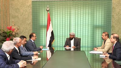 المحرمي يلتقي وزير ووكلاء الصحة لمناقشة سبل تحسين القطاع الصحي