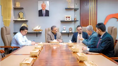 محافظ عدن يشدد على أهمية تعدد الخدمات المالية في تعزيز ثقافة المال والبنوك