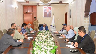 وزير النقل يرأس اجتماعًا لمناقشة اوضاع المطارات بالجنوب وتطوير مطار عدن الدولي