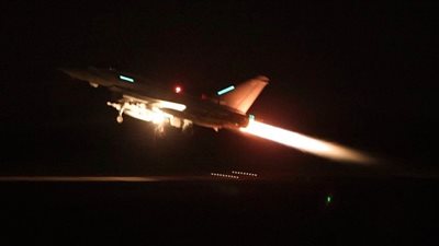 غارة جوية أميركية تستهدف مواقع حوثية بمديرية الدريهمي بالحديدة اليمنية 