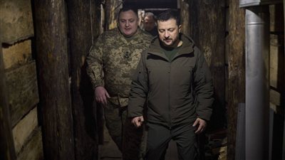 زيلينسكي يخفّض سن التعبئة العسكرية من 27 إلى 25 عاما