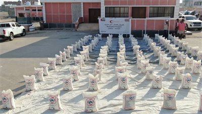 تستفيد منه 1270 أسرة.. الهلال الإماراتي يوزع زكاة الفطر بحضرموت 