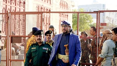 الوكيل لمروق يقوم بزيارات عيدية لعدد من المستشفيات والنقاط الأمنية بشبوة 