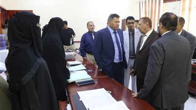 رئيس مجلس القضاء الأعلى يتفقد العمل بديوان النيابة العامة ومجمع نيابات عدن