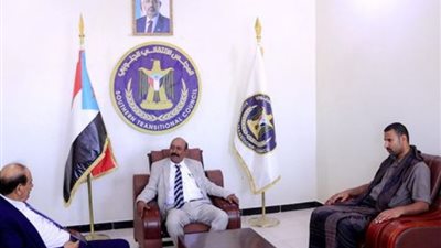 لقاء يناقش تعزيز الشراكة بين الانتقالي والسلطة المحلية بشبوة 