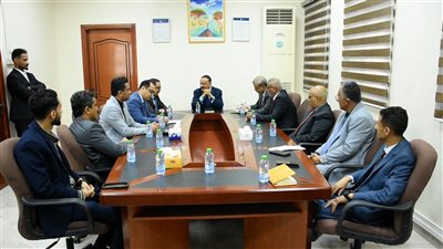 وزير النقل يتفقد سير عمل شركة الخطوط الجوية اليمنية