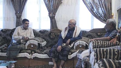 الكثيري والمحمدي يجريان زيارة عيدية للعميد المناضل أحمد بامعلم