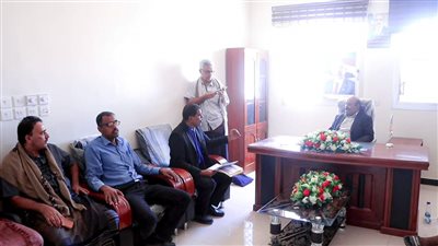 رئيس انتقالي شبوة يطلع أوضاع المركز الوطني لعلاج الأورام