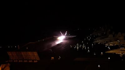 الطيران الأمريكي البريطاني يشعل نيران الحوثيين في الحديدة بـ5 غارات جوية