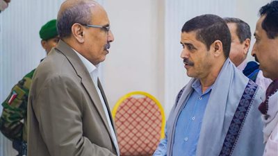 الكثيري يستقبل جموع المعزّين في وفاة المناضل محسن بن فريد