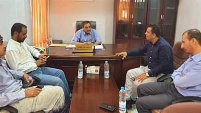 أمين محلي شبوة يتفقد مكتبي الصحة والسكان والمالية بالمحافظة