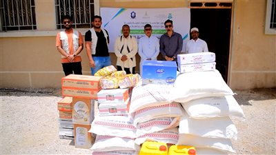 حضرموت.. توزيع منح غذائية للسكنات الطلابية بجامعة سيئون