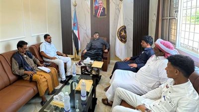 رئيس تنفيذية انتقالي المهرة يطلع على أوضاع أبناء سقطرى الدارسين بالمحافظة