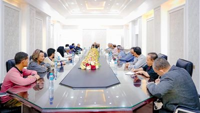 الرئيس الزُبيدي يشيد بنضال وتضحيات أبناء حجر في الدفاع عن الجنوب وحماية حدوده