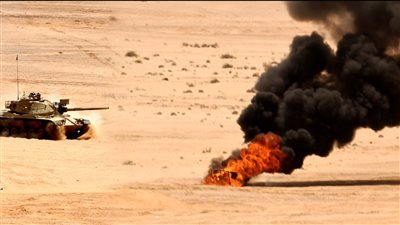 الجيش المصري يجري مناورة بكافة أسلحته