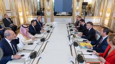 اللجنة الوزارية العربية تبحث مع الرئيس الفرنسي أوضاع الحرب في غزة