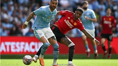 مانشستر يونايتد ينقذ موسمه بفوز مثير على السيتي ويتوج بكأس الاتحاد الإنجليزي