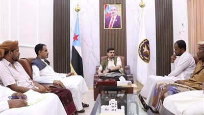 رئيس تنفيذية انتقالي المهرة يطلع على نشاط نادي الجزع الرياضي