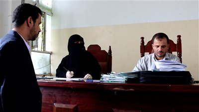 محكمة البريقة بعدن تصدر حكما بحق متهم بقضية نصب واحتيال 