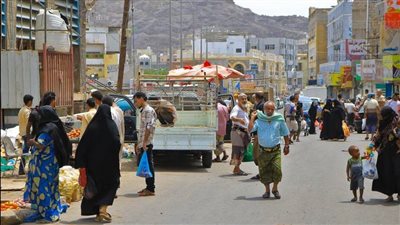 انتشال الأوضاع ورفع المعاناة بالجنوب.. رسائل الرئيس الزُبيدي في وجه العبث الحكومي 
