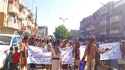 مواطنو أبين يشكون ارتفاع الأسعار وعدم استقرار العملة 