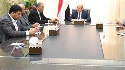 مجلس القيادة الرئاسي يعقد اجتماعاً ويؤكد دعمه الكامل لقرارات البنك المركزي