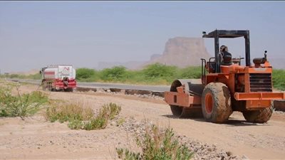 تواصل أعمال صيانة جسر قعوضة طريق حورة - العبر بحضرموت 