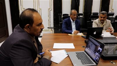 محافظ حضرموت يبحث مع صندوق النقد الدولي تعزيز القطاعات الخدمية 