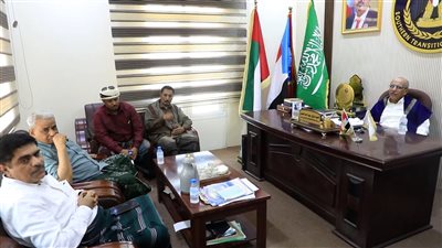 الكثيري يطلع على عمل اللجنة الاستشارية لمعالجة قضايا الثأر بحضرموت