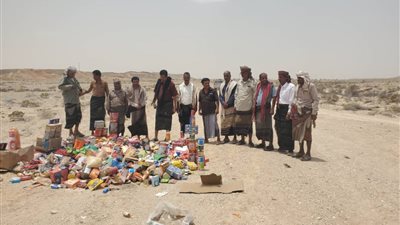 مكتب الصناعة والتجارة برضوم شبوة يتلف كميات من المواد الغذائية منتهية الصلاحية