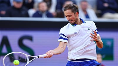 اللجنة الأولمبية الدولية تسمح للاعبي التنس الروس بالمشاركة في أولمبياد باريس