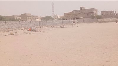 رئيس الكشافة بأحور يتفقد ملعب نادي المديرية للاطلاع على سير العمل 