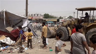 لليوم الثاني.. تواصل حملة رفع الباعة المتجولين والأكشاك في تُبن لحج 