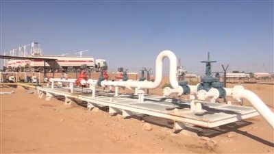 إيقاف مسؤولين والتحقيق معهم.. إجراءات صارمة لمحافظ شبوة بشأن مشكلة التسرب النفطي برضوم