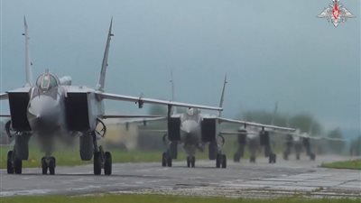 طواقم القوات النووية الروسية تتدرب على تركيب الرؤوس النووية على الصواريخ