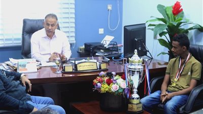 مدير عام المعلا يكرّم 