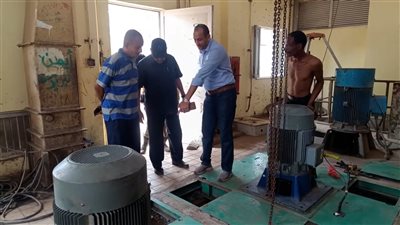 أمين عام عدن يتفقد أعمال شفط مياه الأمطار في عدد من شوارع العاصمة 