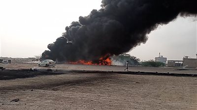 السيطرة على على حريق ناتج عن انفجار ناقلة نفط خام بشبوة