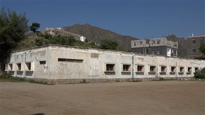 رصد يافع.. مناشدات بتوفير كادر تعليمي وكتب مدرسية 