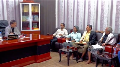 محافظ شبوة يوجه بمعالجة مشاكل القطاع الصحي في مديرية مرخه العليا