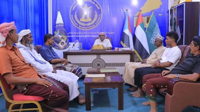 رئيس تنفيذية انتقالي وادي وصحراء حضرموت يلتقي رئيس نقابة الحرفيين الجنوبيين