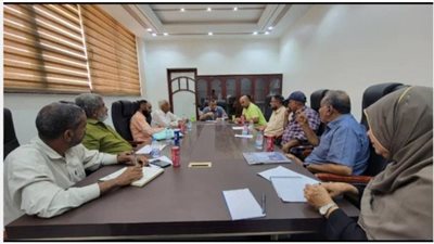 اجتماع بالعاصمة عدن يناقش تشكيل لجنة مشتركة لضمان استقرار الأسواق وضبط الاختلالات السعرية